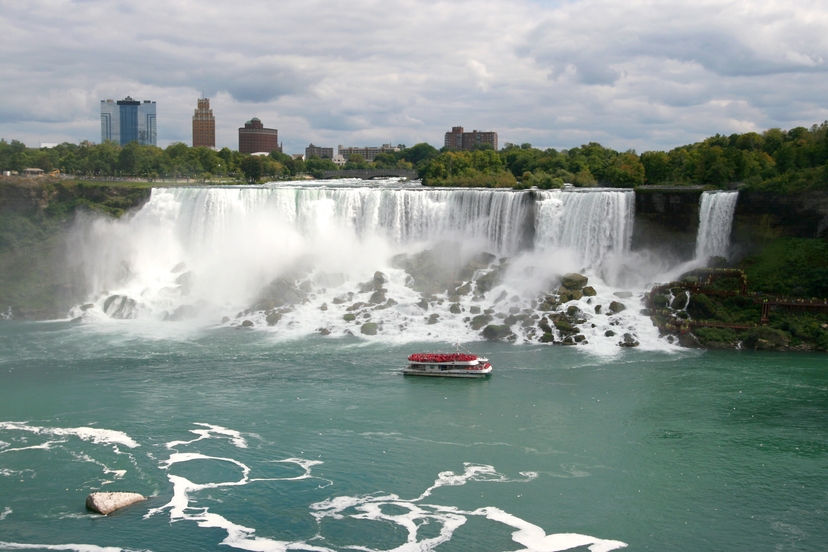 https://res.cloudinary.com/see-sight-tours/image/upload/v1581435116/hornblower-niagara-falls.jpg