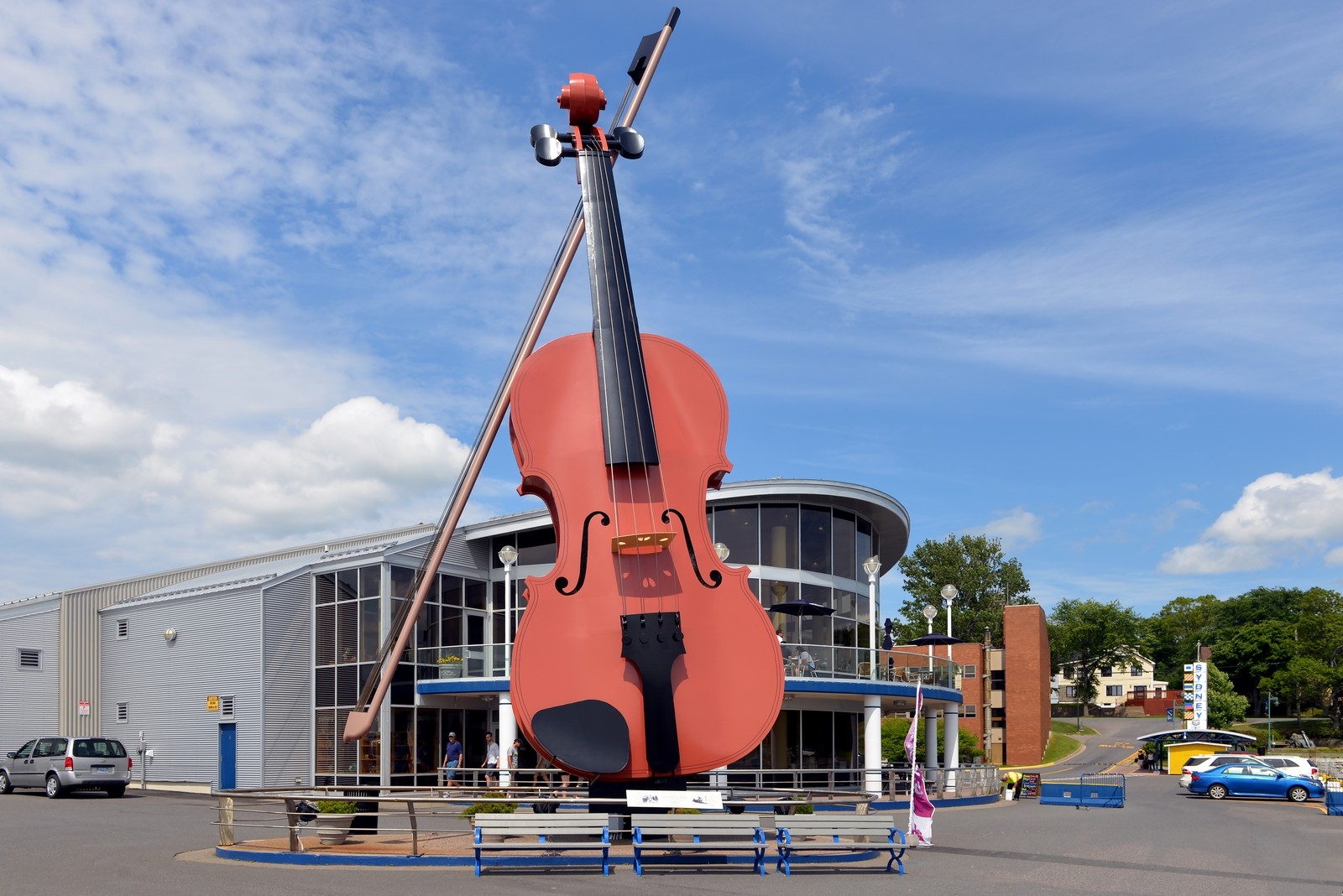 https://res.cloudinary.com/see-sight-tours/image/upload/v1581441850/Giant-fiddle-sydney-ns.jpg