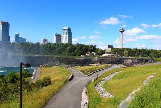 Niagara Falls USA Walking Tour with Optional Maid of the Mist Add-on