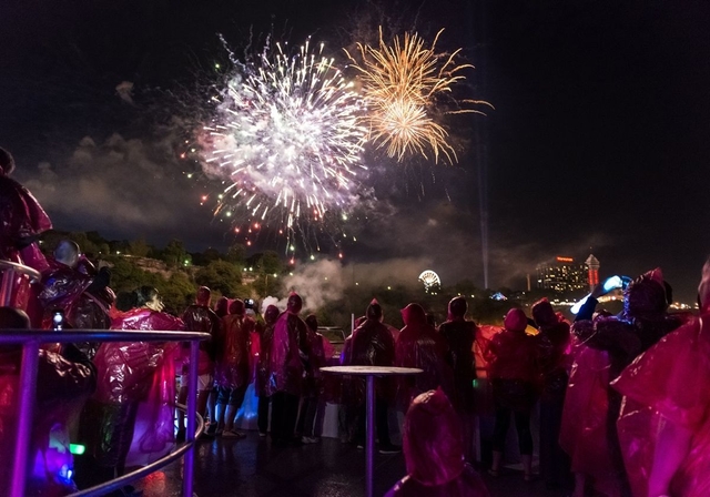 Night on Niagara Walking Tour with Fireworks Cruise + Dinner