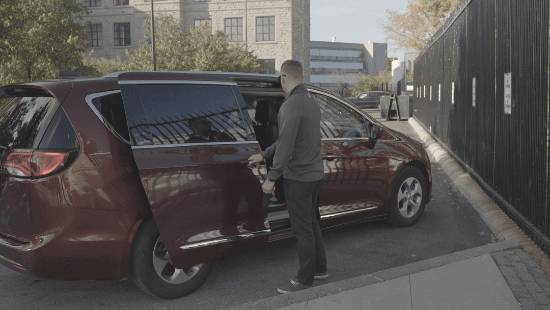 https://res.cloudinary.com/see-sight-tours/image/upload/v1582232251/Helping-out-of-van.png