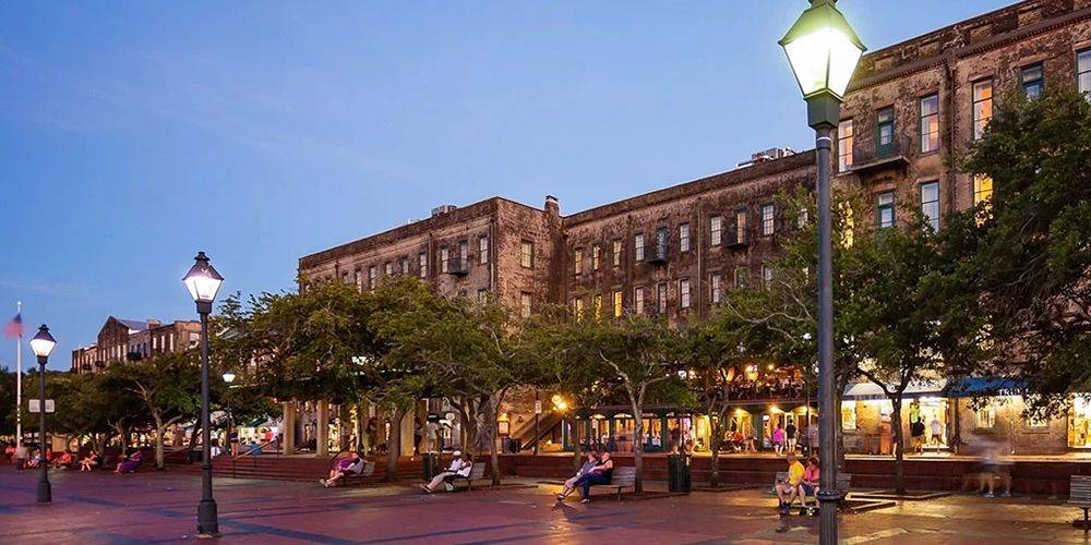 Scenic Savannah Night Tour with Riverboat image 2