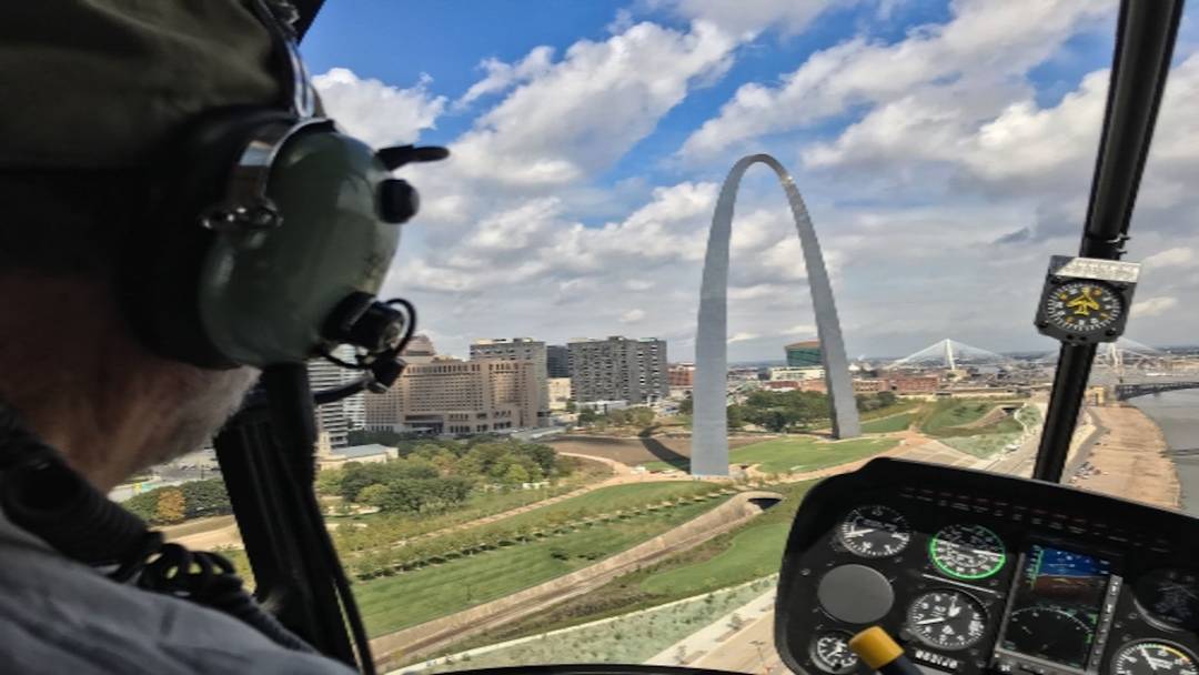 https://res.cloudinary.com/see-sight-tours/image/upload/v1681415090/strapi/Heli_1_c0fc042931.jpg