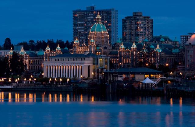 Scenic Victoria Small Group Night Tour W/ Boat & Butchart Gardens image 5