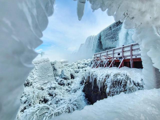 Visiting Niagara Falls Cave of the Winds in Winter - See Sight Tours