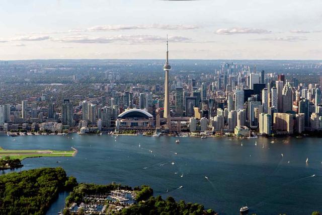 Visiting in Toronto in April - See Sight Tours