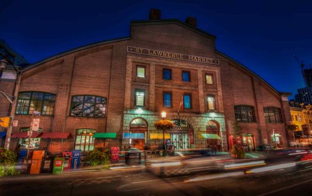 Visiting Toronto in July - See Sight Tours