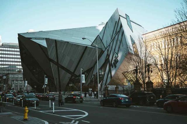Montreal vs Toronto: which is better to visit - See Sight Tours