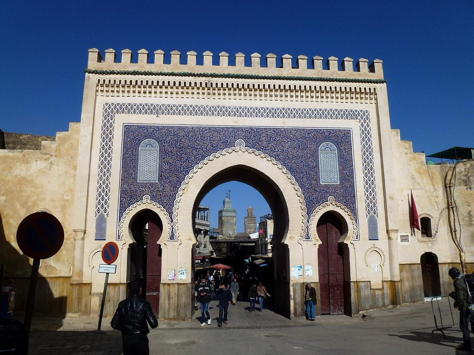 Bab Boujloud, the blue-tiled horseshoe gate into the Fes medina, under a clear sky