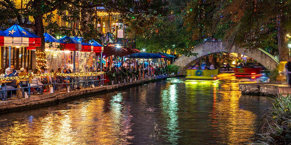 Scenic San Antonio Night Tour with Riverwalk Boat Cruise