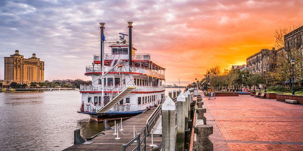 Scenic Savannah Night Tour with Riverboat