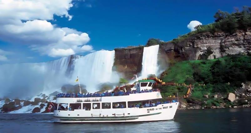 Exclusive Early Access: Maid of the Mist & Cave of Winds Walking Tour
