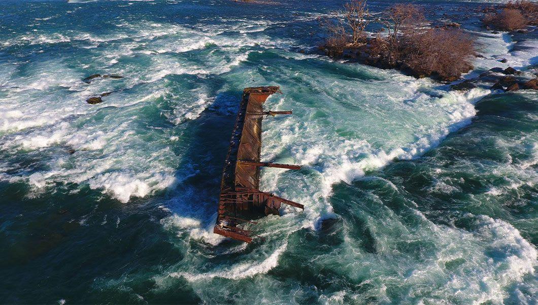 Old-Scow-Niagara-Falls-Ontario.jpg