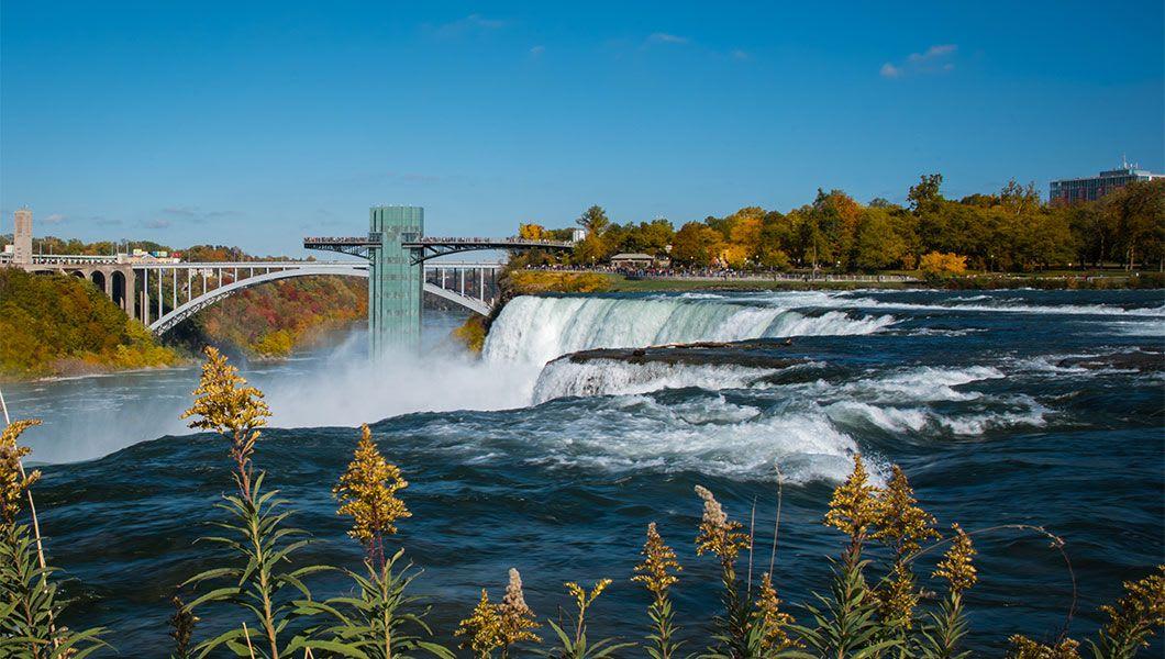 Niagara-Falls-Luna-Island.jpg