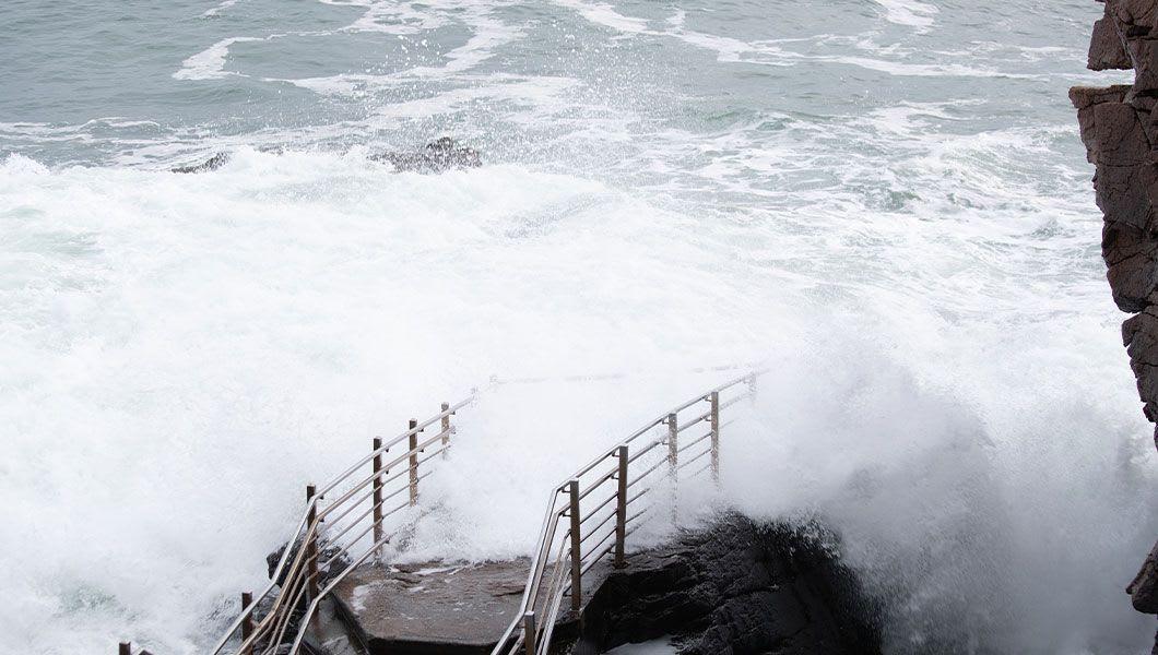 Thunder-Hole-in-Winters.jpg