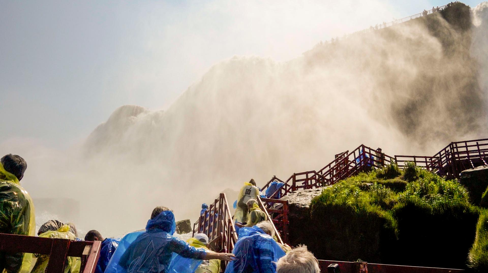 Niagara Falls Full Day Tour: American & Canadian Sides
