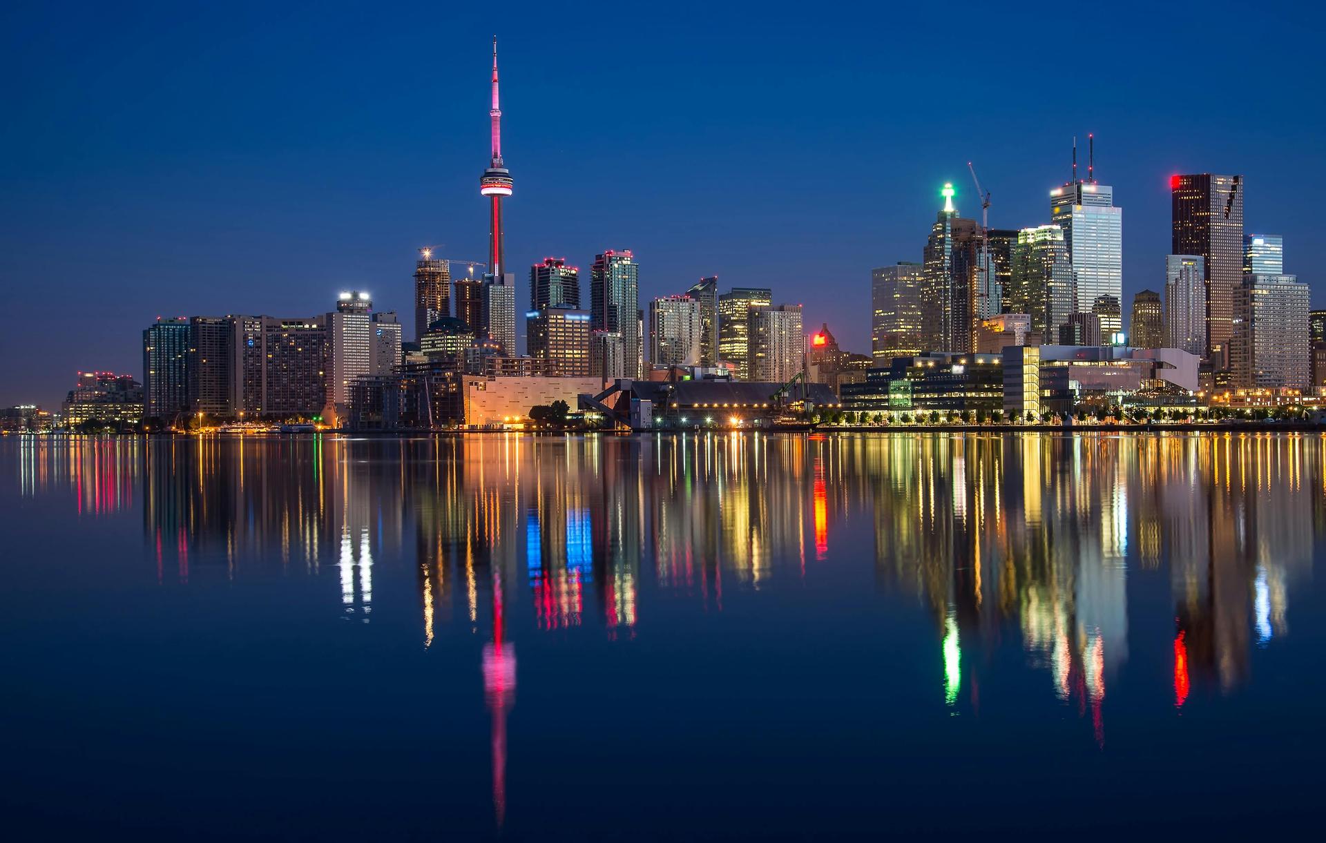 Scenic Toronto Night Tour (with Boat Ride)