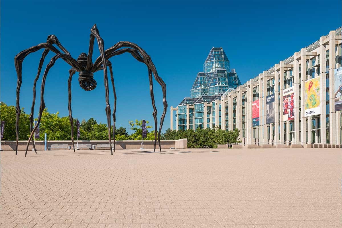 The Maman Statue Foto 2