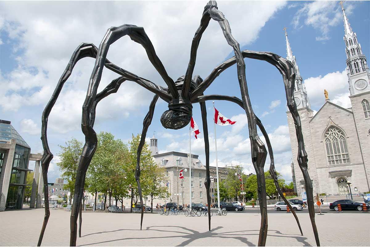 The Maman Statue Foto 1