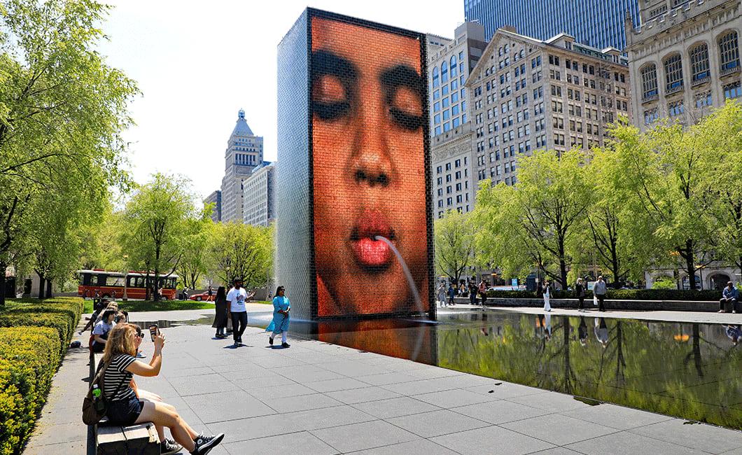 Crown Fountain located in Chicago.jpg