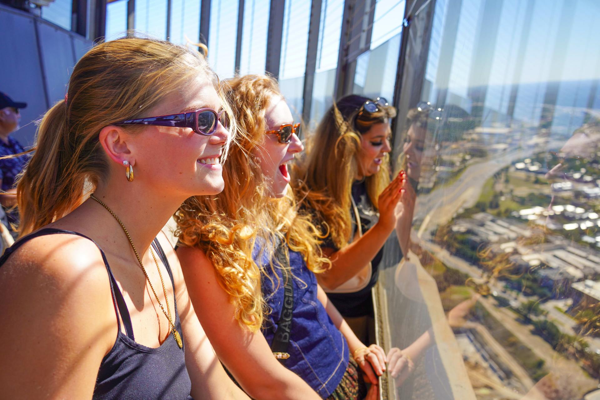 Tower of the Americas photo 3