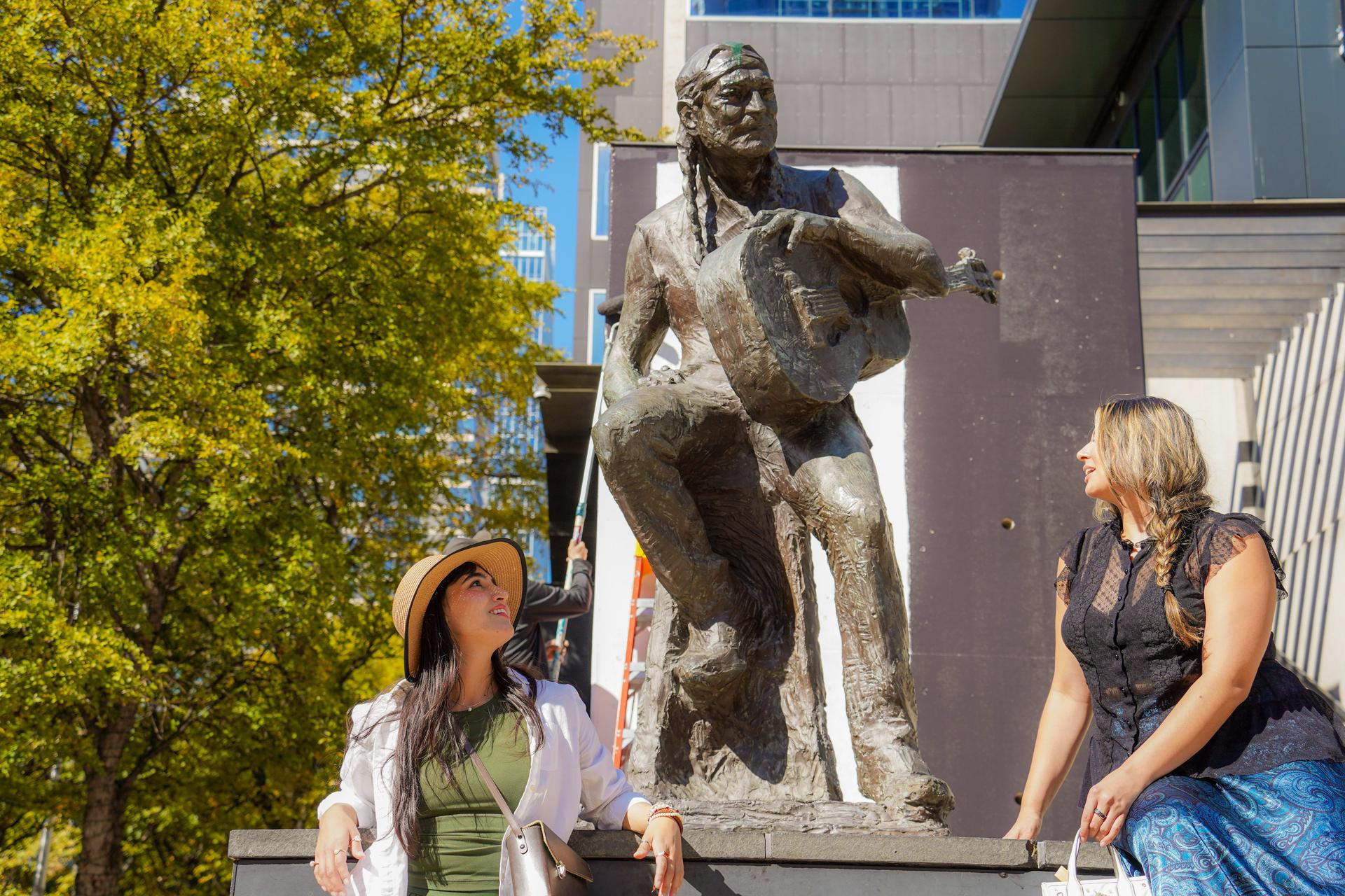 Willie Nelson Statue photo 1
