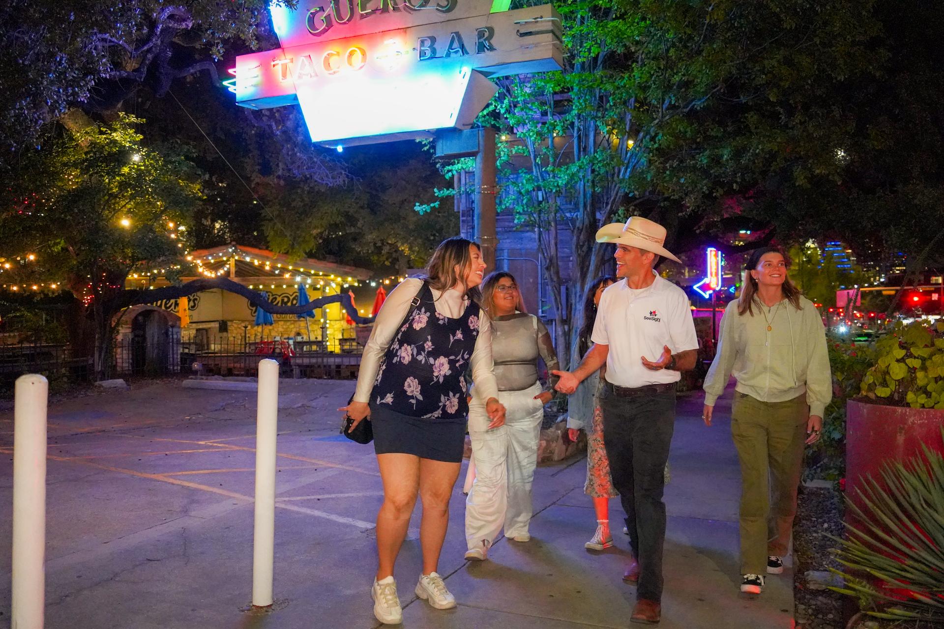Photo 1 de South Congress Avenue