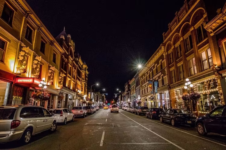 Scenic Victoria Small Group Night Tour W/ Boat & Butchart Gardens.jpg image 1