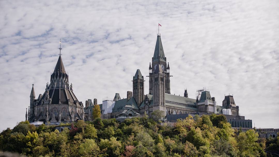 https://res.cloudinary.com/see-sight-tours/image/upload/v1581438789/top-ottawa-Parliament-Buildings.jpg