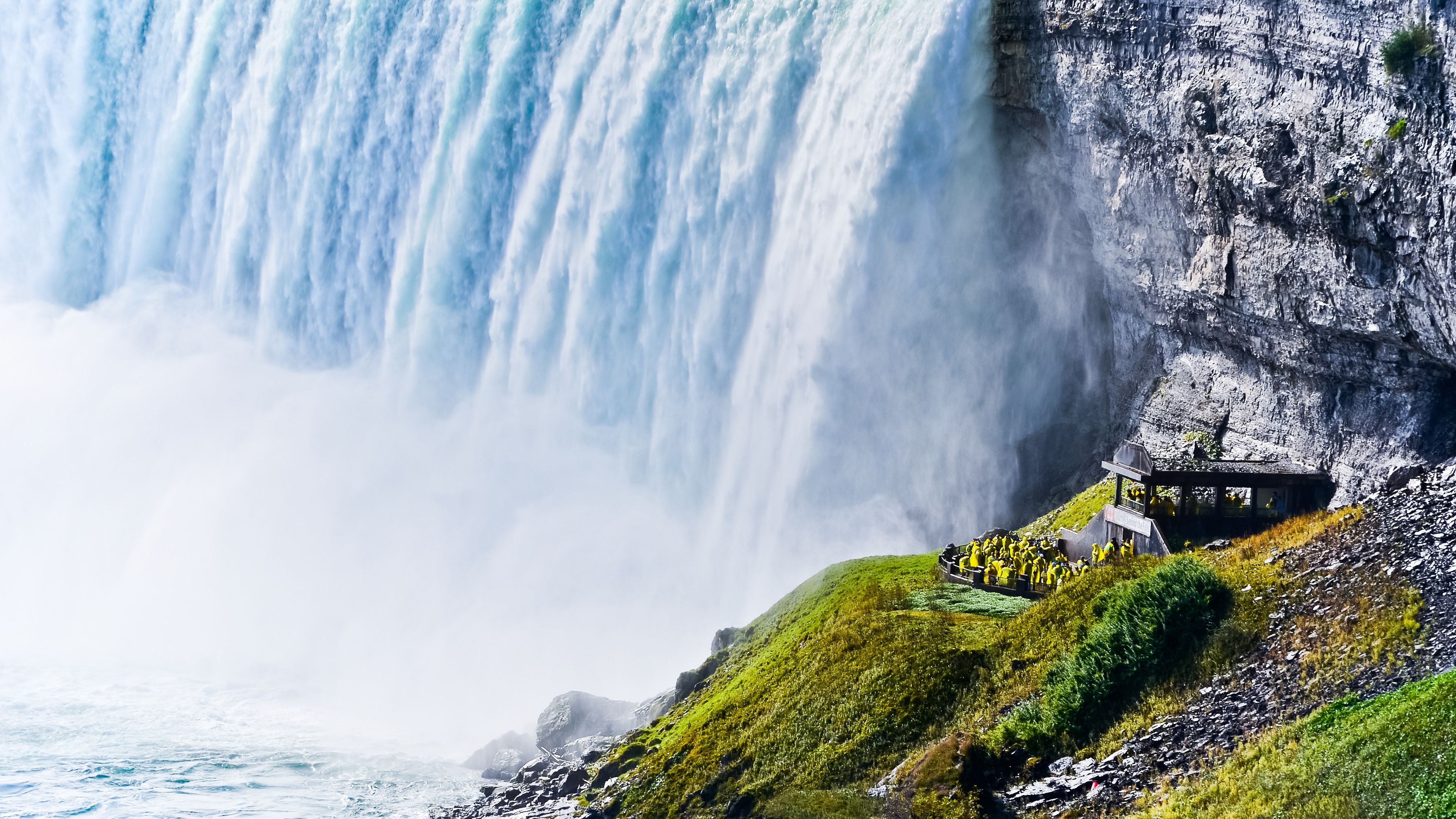 https://res.cloudinary.com/see-sight-tours/image/upload/v1586547722/journey-behind-the-falls-sideview.jpg