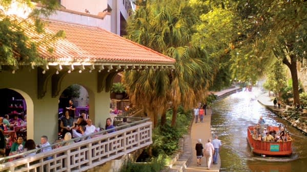 https://res.cloudinary.com/see-sight-tours/image/upload/v1635427450/strapi/River_Walk_Acenar_credit_visitsanantonio_0a77f60279.jpg