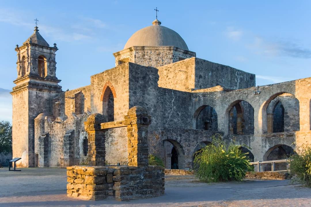 https://res.cloudinary.com/see-sight-tours/image/upload/v1638561614/strapi/Mission_San_Jose_in_San_Antonio_Texas_Shutterstock_874d705c68.jpg