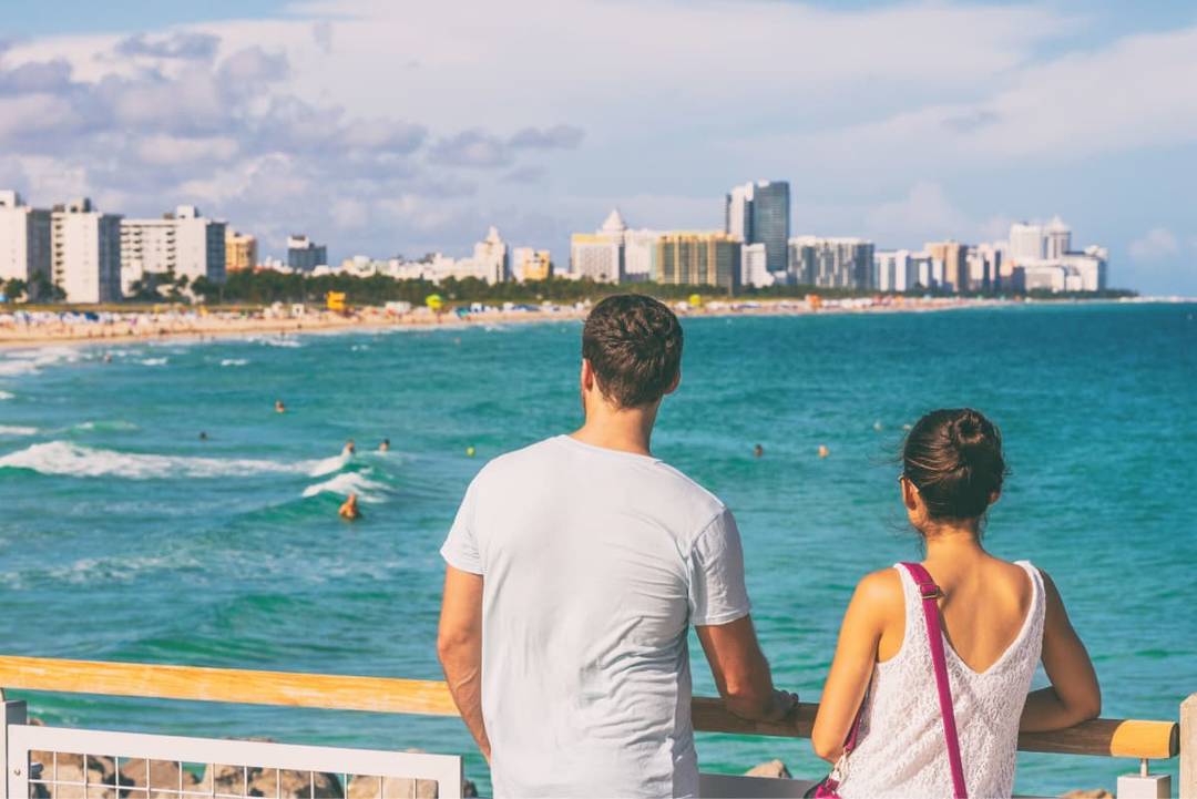 https://res.cloudinary.com/see-sight-tours/image/upload/v1643388013/strapi/Miami_Couple_Beach_Shutterstock_b7a75a0cff.jpg