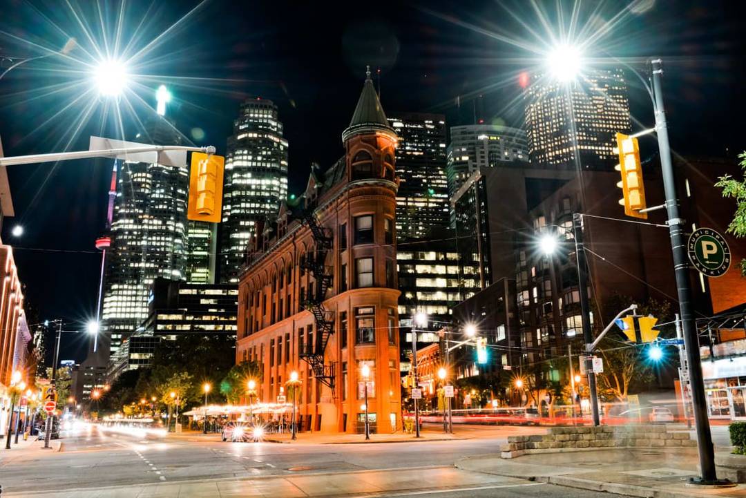 https://res.cloudinary.com/see-sight-tours/image/upload/v1645111904/strapi/Toronto_Distillery_District_Street_View_Shutterstock_6c275c3c87.jpg