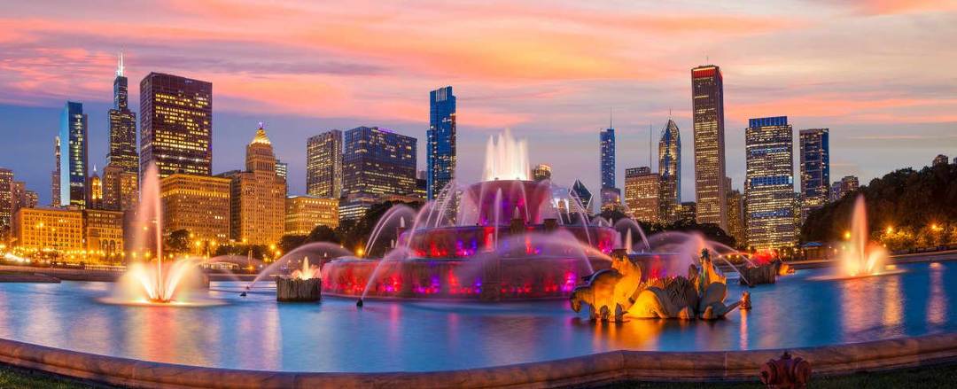 https://res.cloudinary.com/see-sight-tours/image/upload/v1645817145/strapi/Buckingham_Fountain_Night_c5c28a16c4.jpg