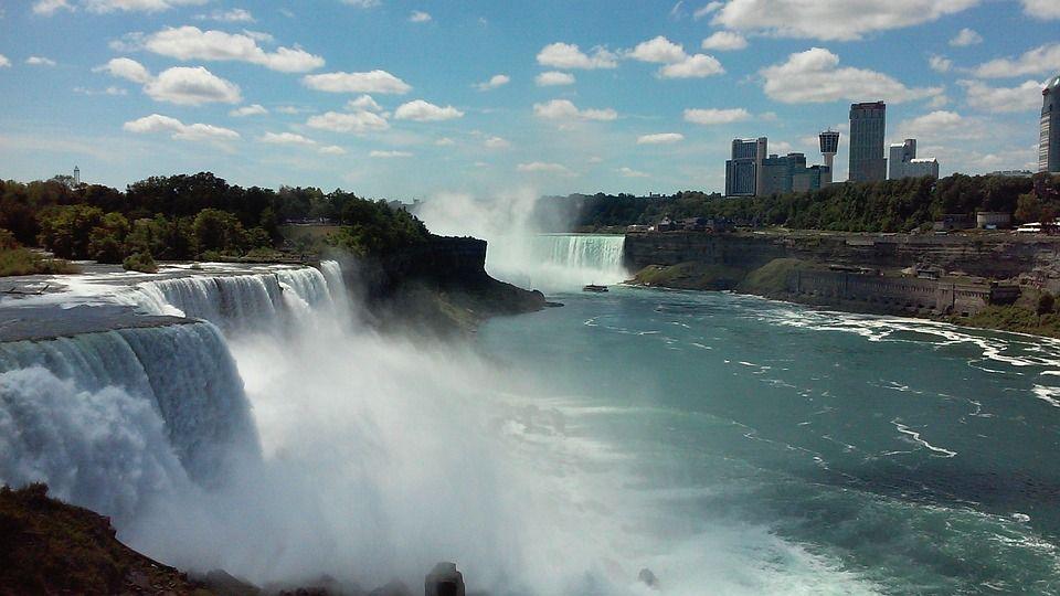 Canadian side of niagara falls vs. american side