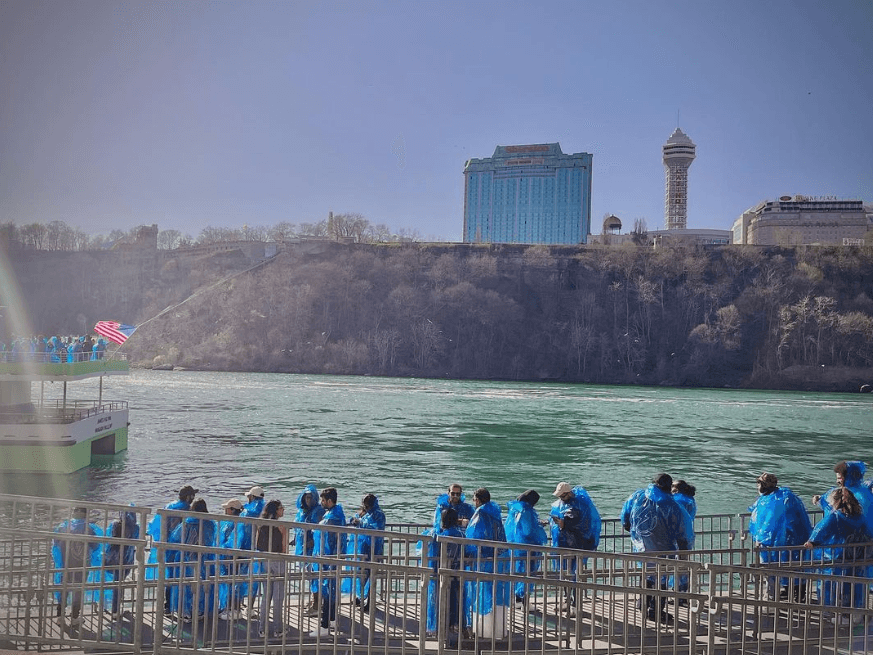 Maid of the Mist vs Cave of the Winds