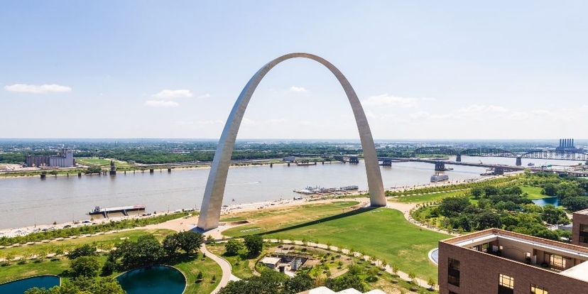 https://res.cloudinary.com/see-sight-tours/image/upload/v1679059212/strapi/1_Hero_Image_Arch_05b83d3b12.jpg