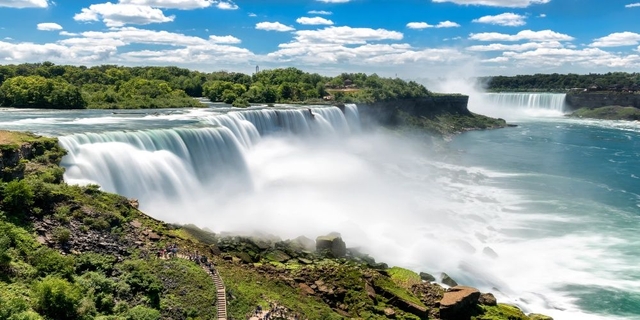 Niagara Falls USA Small Group Walking Tour with Maid of the Mist and Cave of the Winds