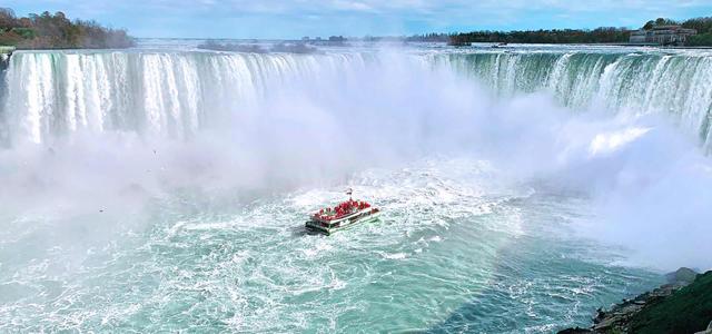 The Best Places to Sit on a Hornblower Niagara Cruise - See Sight Tours