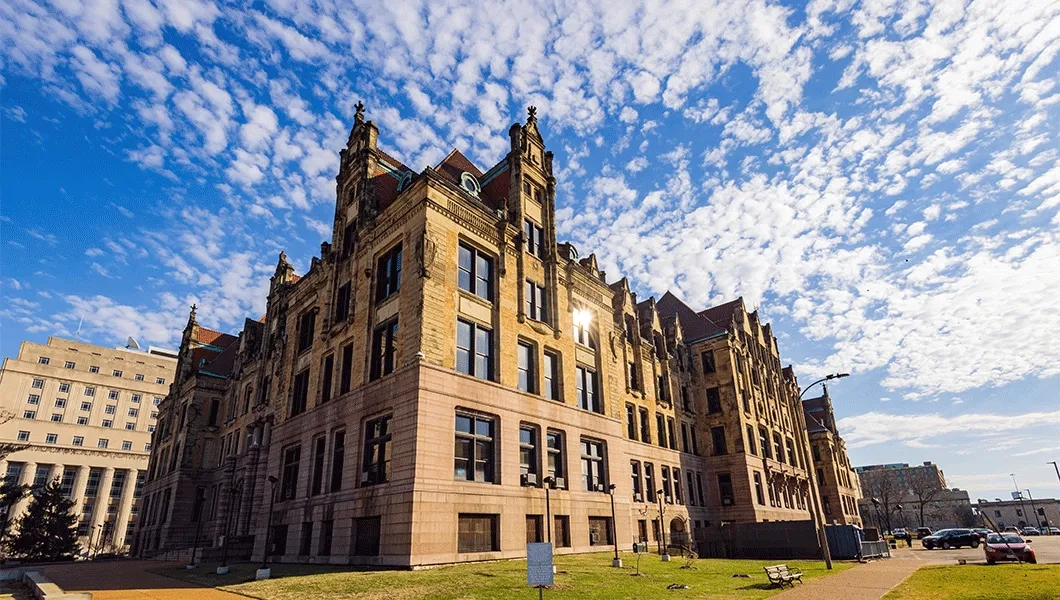 https://res.cloudinary.com/see-sight-tours/image/upload/v1740730051/strapi/St_Louis_City_Hall2_7af19e265d.webp