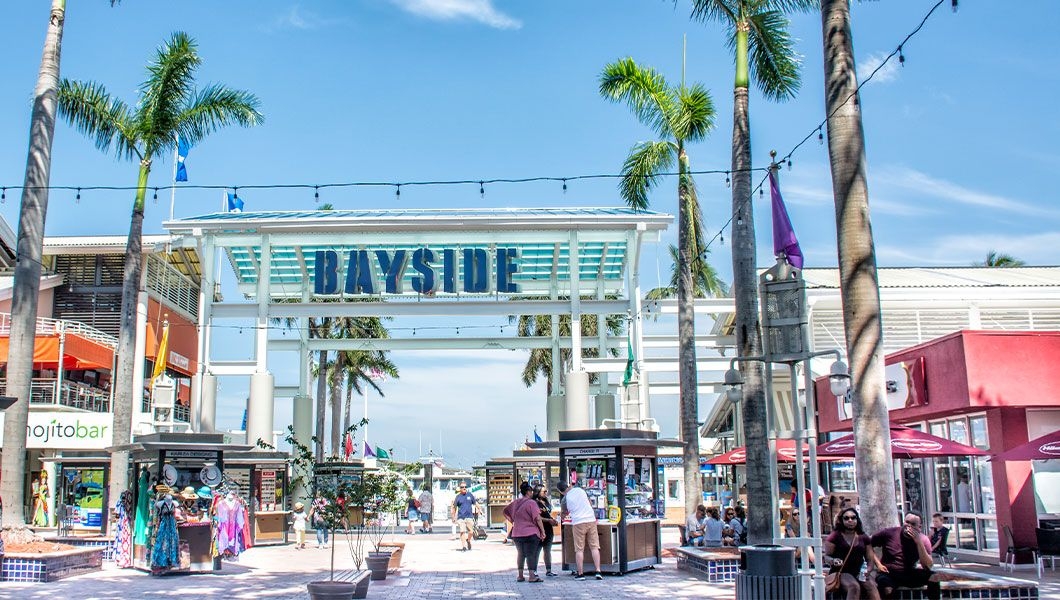 https://res.cloudinary.com/see-sight-tours/image/upload/v1744954127/strapi/Bayside_Marketplace_a_festival_marketplace_in_Downtown_Miami_d1daf1cd92.jpg
