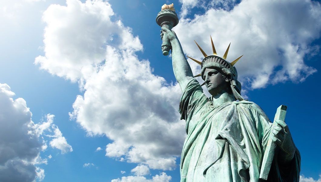 https://res.cloudinary.com/see-sight-tours/image/upload/v1745239095/strapi/New_York_Statue_of_Liberty_986bb0abcc.jpg