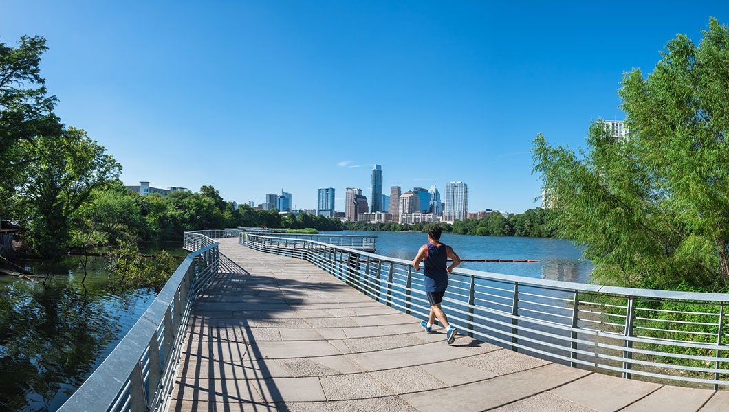 https://res.cloudinary.com/see-sight-tours/image/upload/v1745392212/strapi/Lady_Bird_Lake_Boardwalk_Austin_36d07d60b6.jpg