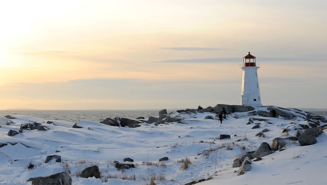 https://res.cloudinary.com/see-sight-tours/image/upload/v1745409809/strapi/Peggy_s_Cove_Lighthouse_Halifax_441c540228.jpg