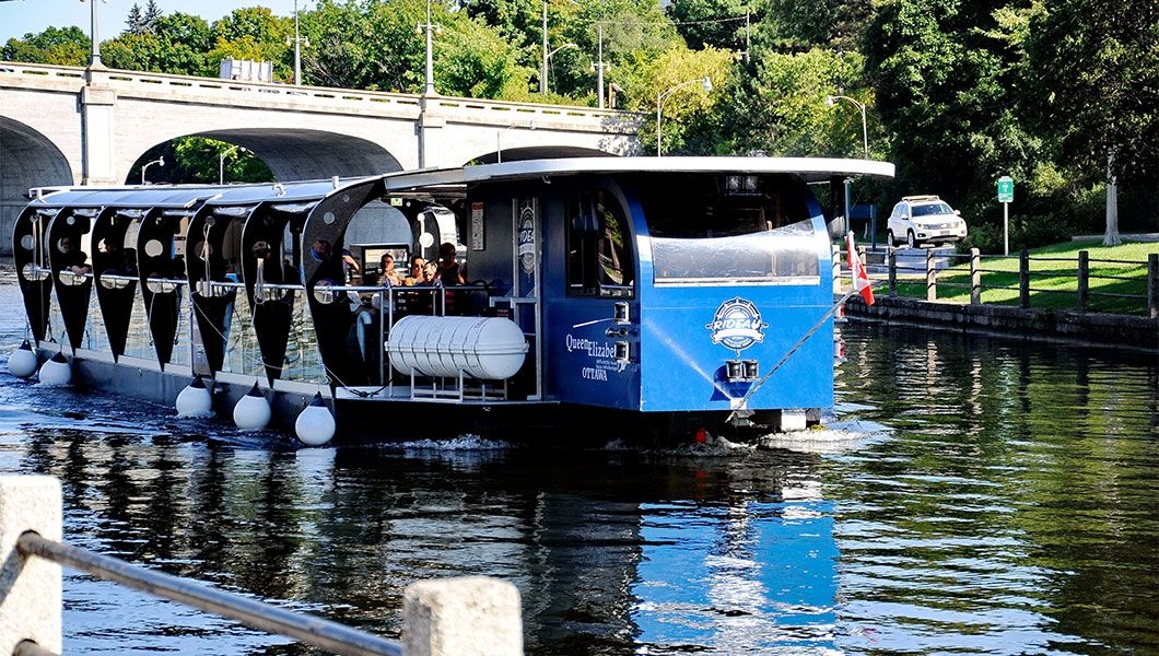 https://res.cloudinary.com/see-sight-tours/image/upload/v1745834010/strapi/Ottawa_Rideau_Canal_Cruise_Canada_733eae2eaa.jpg