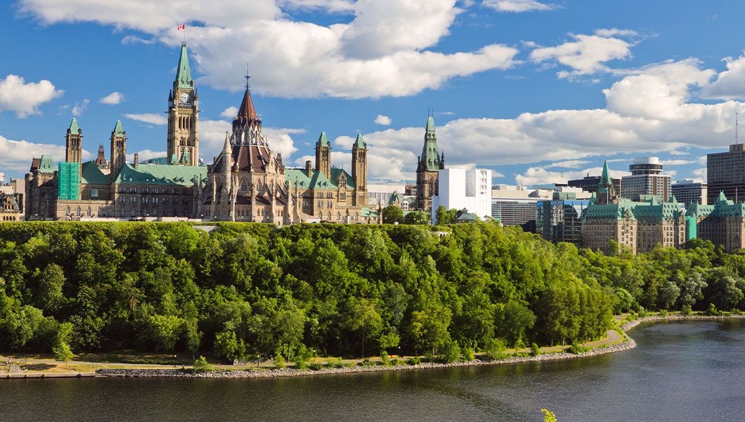 https://res.cloudinary.com/see-sight-tours/image/upload/v1745838268/strapi/Parliament_Hill_Ottawa_11fb7d72a4.jpg