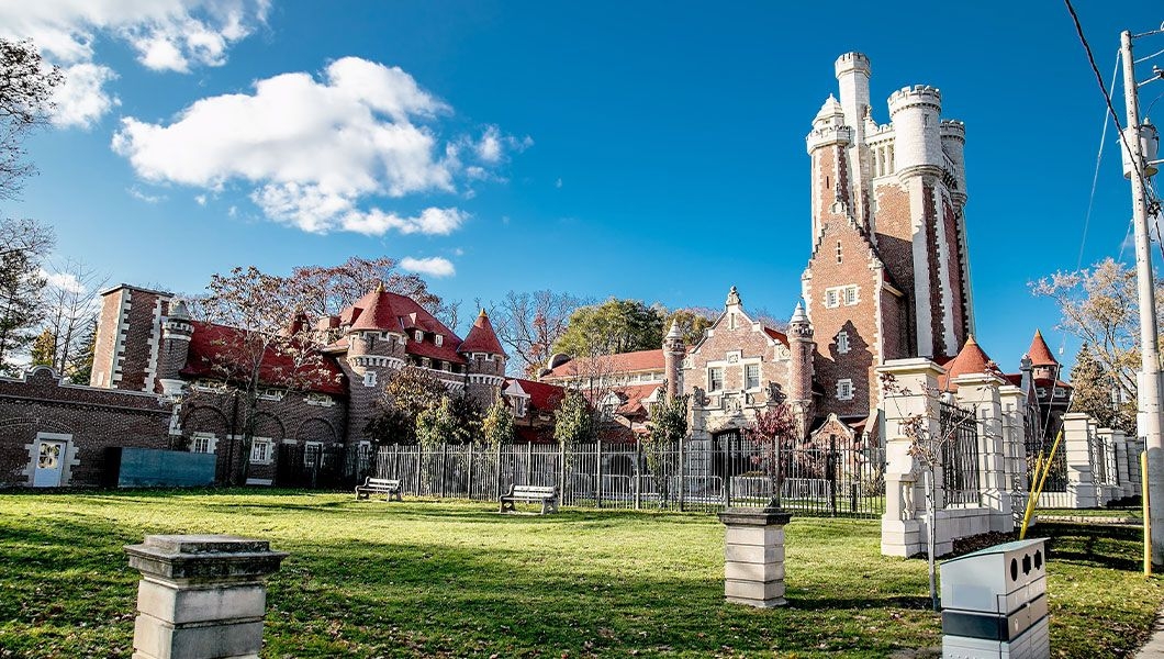 https://res.cloudinary.com/see-sight-tours/image/upload/v1745905789/strapi/Casa_Loma_Torronto_Tour_e58f48fe0a.jpg