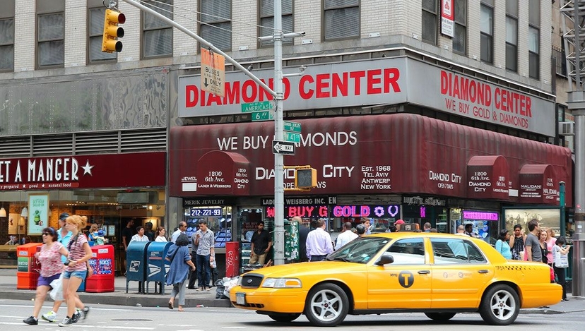https://res.cloudinary.com/see-sight-tours/image/upload/v1747377956/strapi/The_Diamond_District_New_York_City_d7f7a800ce.jpg
