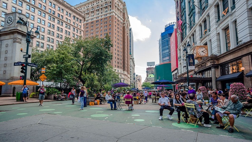 https://res.cloudinary.com/see-sight-tours/image/upload/v1747379007/strapi/Herald_Square_NYC_9d929263a0.jpg